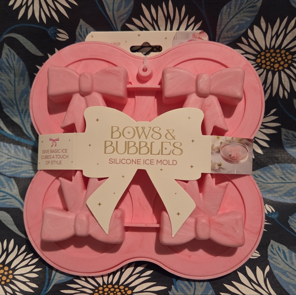 Bows & Bubbles Silicone Ice Mold Large Pink Bow Design Makes 4 Ice Cubes NWT